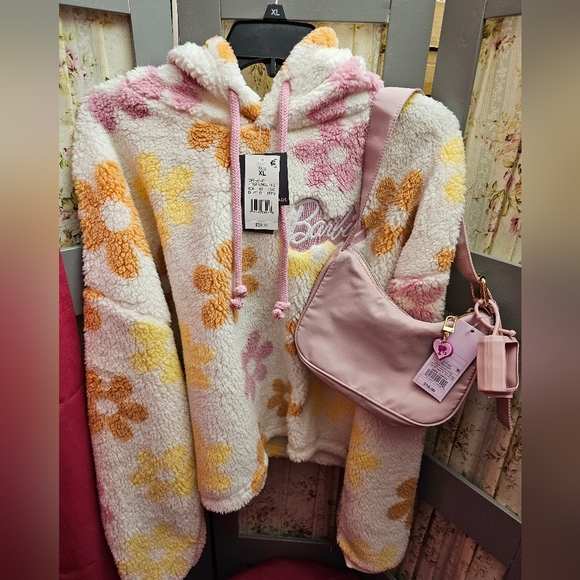 Barbie ❤️FINAL PRICE Pullover Sherpa Floral Top Super Soft - Picture 5 of 7